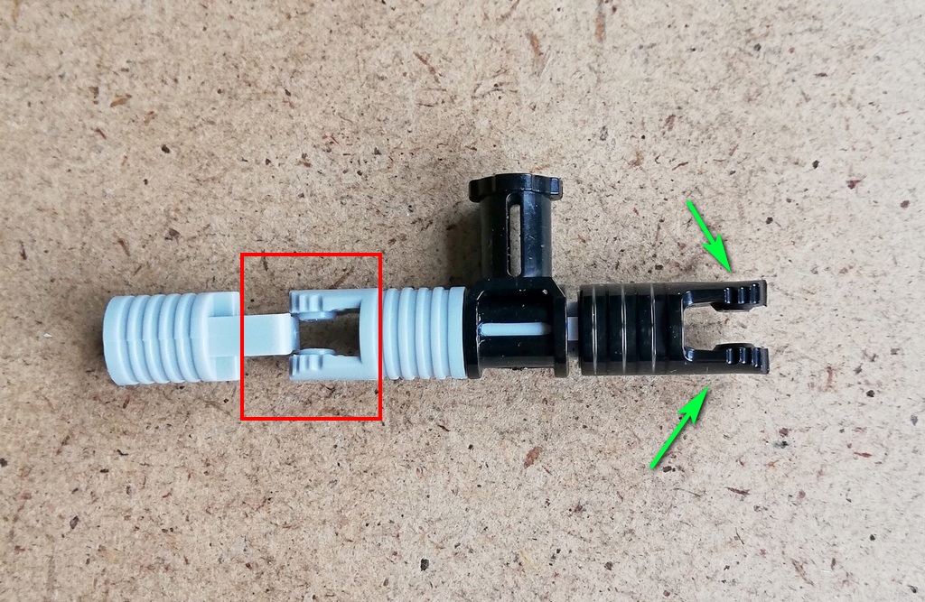 Детали fric-fork-w-cross-hole. Серые детали Sluban, черные - Lego