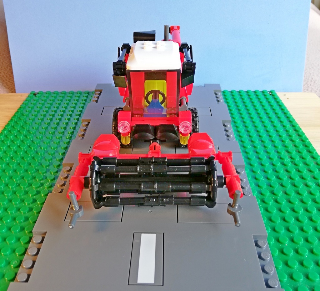 Комбайн из набора Sluban M38-B0779