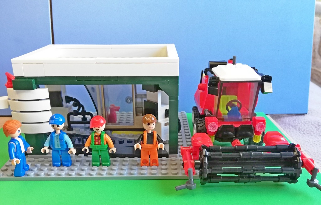 Sluban M38-B0759D - заправляем комбайн